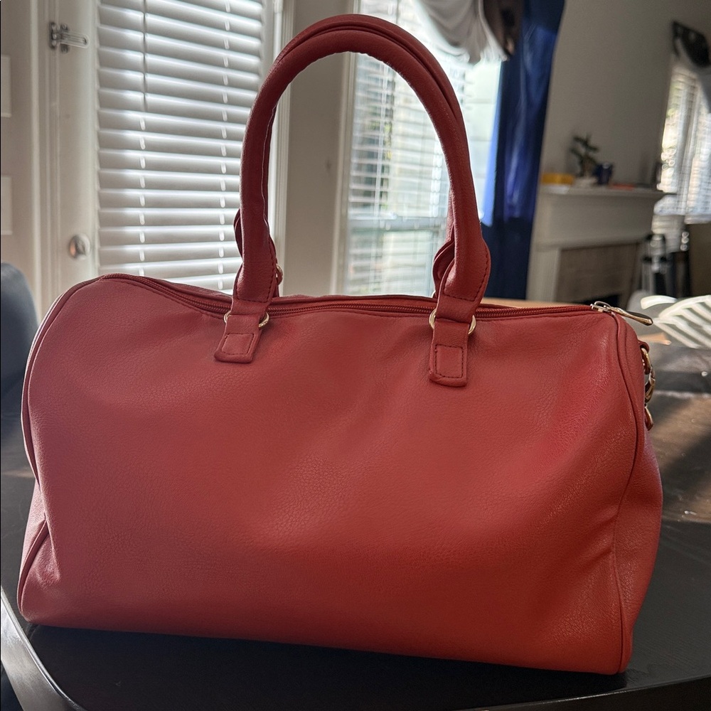 CAPRESE Stylish Red Handbag with Eyelet Design - Picture 5 of 16